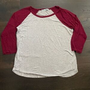 Maurices M Burgendy/Grey/White Stripe Baseball Tee